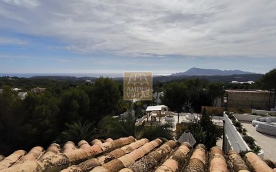  Fantástica villa con vistas panorámicas al mar.